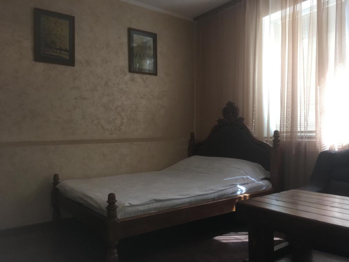 Міні-Готель Нептун Rivne Exterior foto