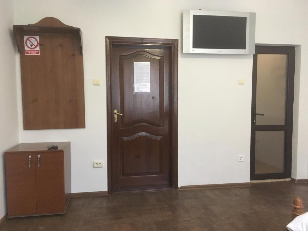 Міні-Готель Нептун Rivne Exterior foto